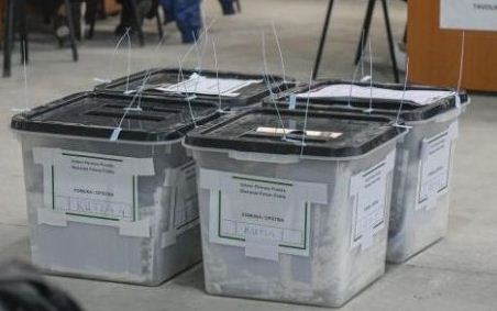Publikohet vendosja e partive ne fleten e votimit: Ja si renditen forcat politike